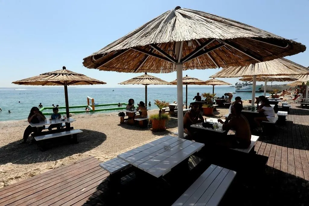 Apartment Apartmani Luka Vir