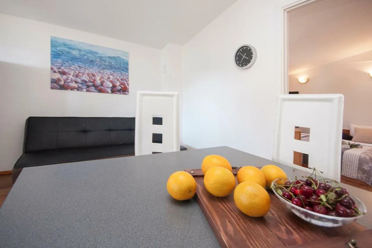 Apartmani Luka Vir 0*,