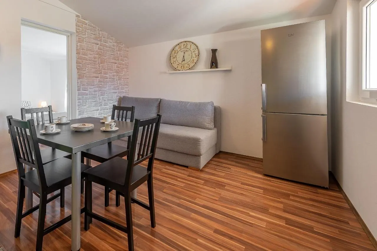 Apartmani Luka  Vir