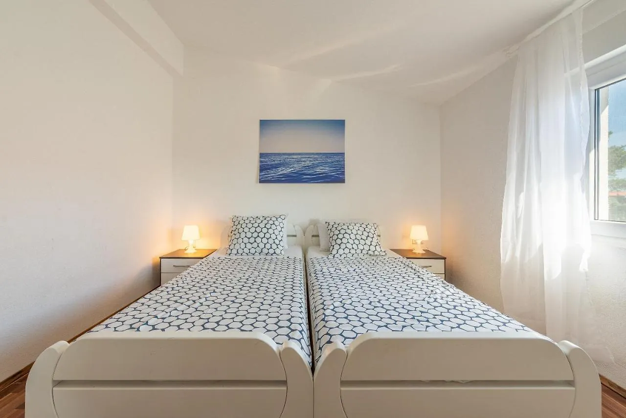 Apartmani Luka  Vir